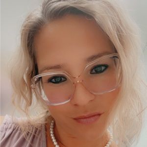 Meet your Posher, Claudine